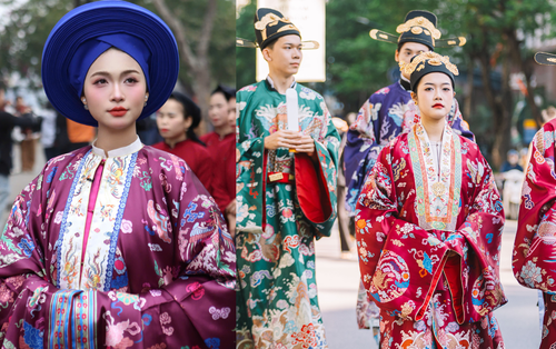 Cái bắt tay vì văn hóa việt từ sự kiện diễu hành cổ phục "Bách hoa hỷ sự"