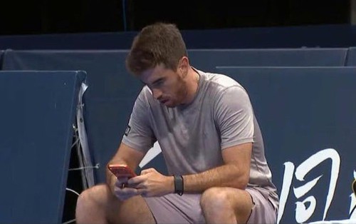 Top 2 Pickleball thế giới cứ gặp các tay vợt Việt Nam là… bấm điện thoại