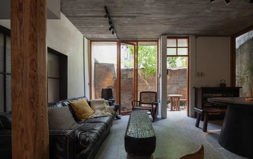 Thừa kế nhà 44m2 phố cổ, người phụ nữ cải tạo thành không gian sống cho gia đình 3 thế hệ: Nhỏ nhưng chứa điều “quý hơn vàng”