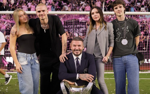Nhà Beckham rạng rỡ ăn mừng cúp vô địch của Messi và Inter Miami, tiểu thư Harper visual xinh đẹp chiếm spotlight