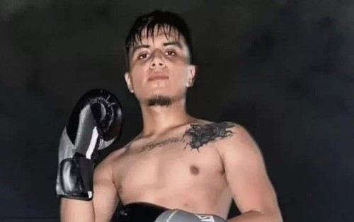 Võ sĩ quyền Anh bị đâm chết bằng dao rựa khi cố gắng bảo vệ em gái