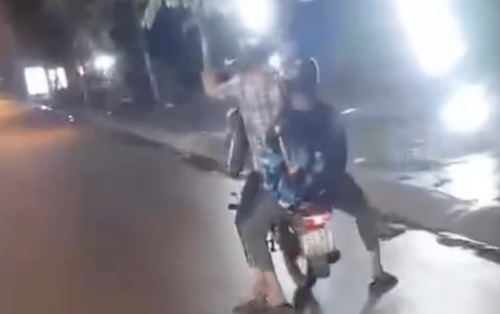 Bốc đầu xe máy, hai thanh niên ở TPHCM bị người dân ghi hình đăng Facebook