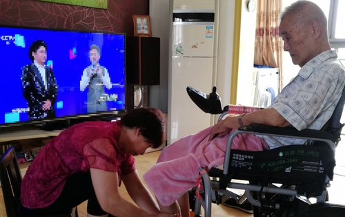 Giúp việc cho cụ ông 70 tuổi, lương 50 triệu/tháng nhưng hết sức vì nhu cầu quá cao của 3 cô con dâu