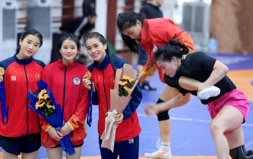 3 chị em ruột ở Huế cùng đi thi vật tại SEA Games 33, một người được Chủ tịch nước trao tặng Huân chương