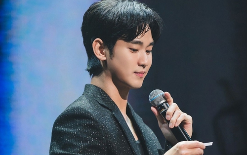 Kim Soo Hyun bất ngờ bị chê diễn xuất tầm thường, toàn làm nền cho nữ chính nhưng lại hưởng lợi