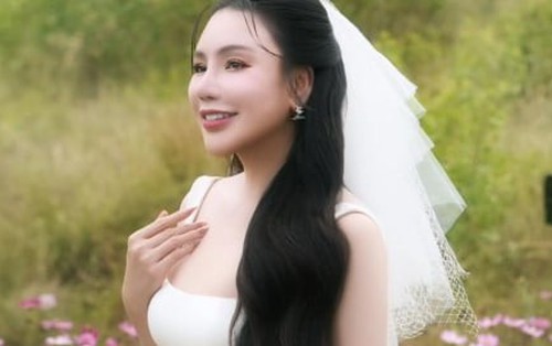 Đường tình kín tiếng của Hồ Quỳnh Hương trước khi kết hôn ở tuổi 45