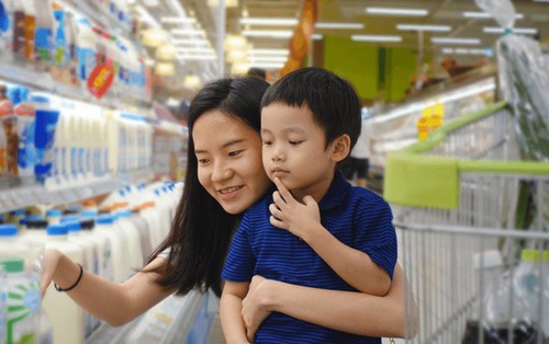 "Mẹ ơi, con ăn một quả nho nhé?": Người mẹ trả lời, tự cho mình thông minh, không ngờ ảnh hưởng cả đời con