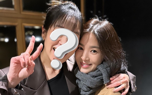 Nữ diễn viên khiến Song Hye Kyo bật khóc đang viral khắp MXH: Người phụ nữ ai cũng nhớ mặt nhưng hiếm khi nhớ tên!