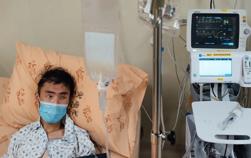 Chàng trai 23 tuổi tiểu ra máu, suýt mất mạng vì mê loại đồ uống nhiều người trẻ không có là “bứt rứt trong người”