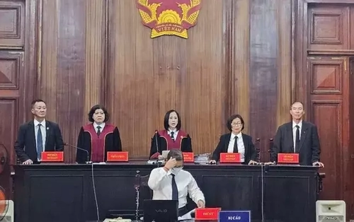Vụ Hoài DJ cầm đầu đường dây ma túy: Chủ tọa bất ngờ đặt 4 câu hỏi cho đại diện Viện kiểm sát