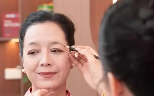 Hàng loạt video nghệ sĩ Việt quảng cáo chân mày phong thủy biến mất