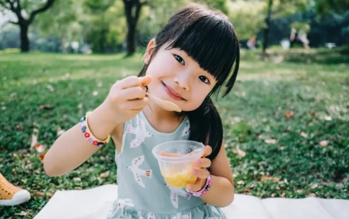 Trẻ có EQ cao không bao giờ dùng 3 "giọng điệu" này khi nói chuyện, nếu con bạn cũng vậy thì xin chúc mừng