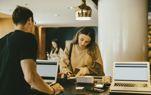Chuyên gia khuyên: Đi du lịch hãy LÀM ĐIỀU NÀY NGAY khi nhận phòng khách sạn