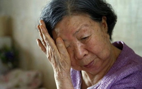 Đón mẹ vợ lên ở cùng, được nửa tháng, tôi bắt đầu nhận ra điều khác lạ, nhất là những lần mẹ vợ giật mình khi thấy tôi
