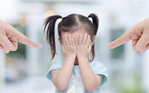 Một hành động cha mẹ nghĩ rằng đang chăm sóc con tốt nhất, nhưng thực chất khiến chúng mong manh, dễ suy sụp nhất