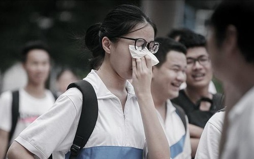 Nữ sinh trường trọng điểm 12 năm học giỏi nhưng thi đại học nộp giấy trắng, nhà trường sửng sốt khi biết nguyên do: "Em cố tình thi trượt"
