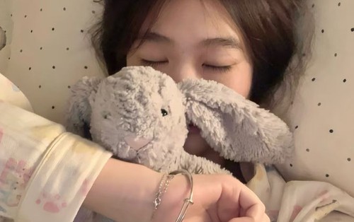 7 thói quen khi ngủ thường thấy ở người trẻ lâu, sống thọ: Nghe là muốn học theo ngay!