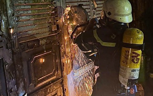 Cháy nhà lúc rạng sáng ở TP HCM, 3 người kịp thoát chạy