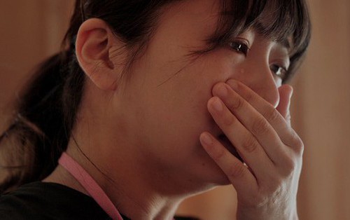 Bà mẹ U50 ôm mặt khóc sau cuộc nói chuyện với em gái: "Chỉ vì câu nói khi giận chồng, tôi và con trai trở thành người dưng nước lã"