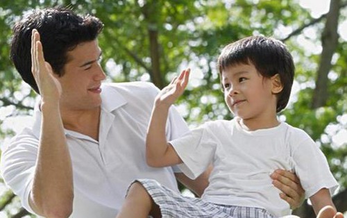 Không phải vàng bạc, ông bà dặn: Cha mẹ nói 5 câu này mới là trao con gia sản quý nhất đời, giúp chúng càng sống càng giàu