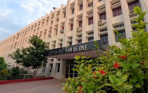 Ngôi trường đông học sinh nhất thế giới