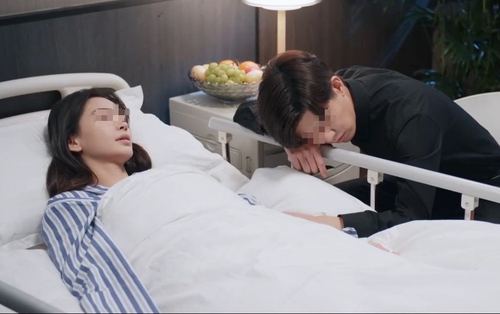 Người phụ nữ ngoài 20 tuổi đã ung thư vú giai đoạn 3, bác sĩ hỏi thói quen sinh hoạt liền lộ "kẻ sát nhân"
