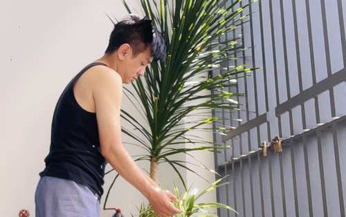 Ngoại hình nam nghệ sĩ thay Thành Lộc giữ chức Giám đốc Nghệ thuật, 50 tuổi vẫn độc thân, sống cùng mẹ