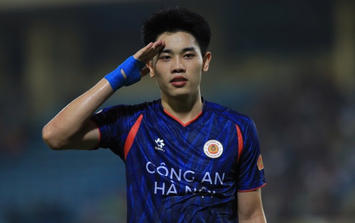 Đình Bắc lập cú đúp cho CAHN tại V.League, màn ăn mừng bùng nổ cảm xúc