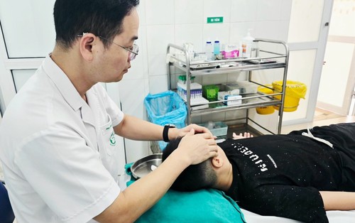 Bệnh viện Bạch Mai liên tiếp tiếp nhận trẻ bị liệt mặt: Cảnh báo dấu hiệu cha mẹ tuyệt đối không được chủ quan