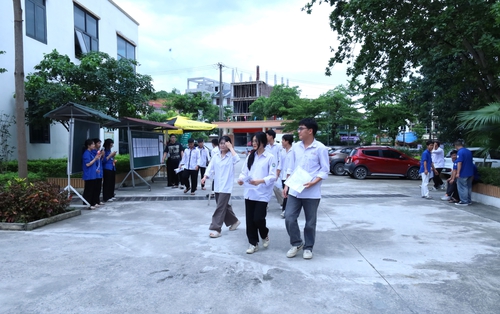 Xôn xao cụm thi có 41 thí sinh đạt điểm 10 môn Toán ở Lào Cai: Sở Giáo dục & Đào tạo lên tiếng?