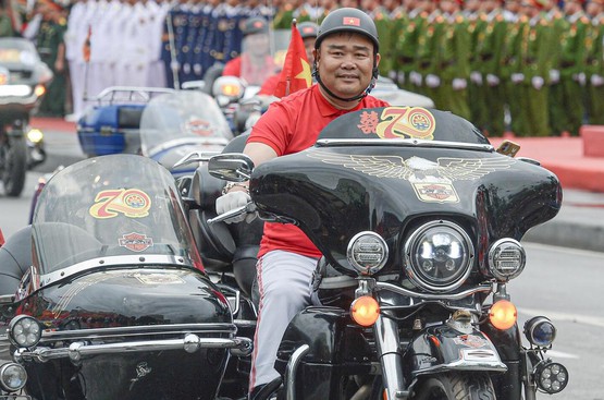 Dàn mô tô 'khủng' tham gia diễu hành, mừng 70 năm Giải phóng Hải Phòng