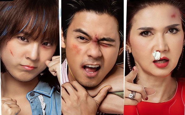 Gozalning oyoqlarini yalaydi