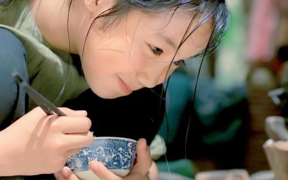 MA H CHIU THNG NG: tin tc Mi nht M nhn Vit hai ln ht vai bom  tn Hollywood, bun n b n v c hi n tay cn mt - c