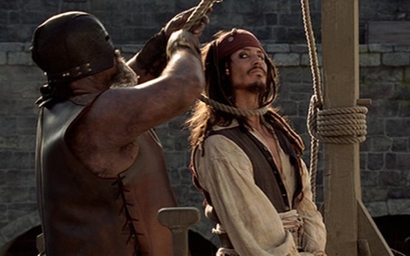 PIRATES OF THE CARIBBEAN: THE CURSE OF THE BLACK PEARL (2003): tin tức Mới  nhất 6 bộ phim khiến khán giả học theo và mất mạng, tuyệt đối đừng bắt  chước: Có "