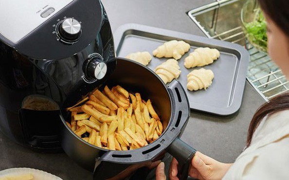 Cách đơn giản làm sạch nồi chiên không dầu
