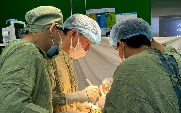 Bác sĩ điều chỉnh “trứng” ẩn, giúp chàng trai hồi phục sức khỏe sinh sản