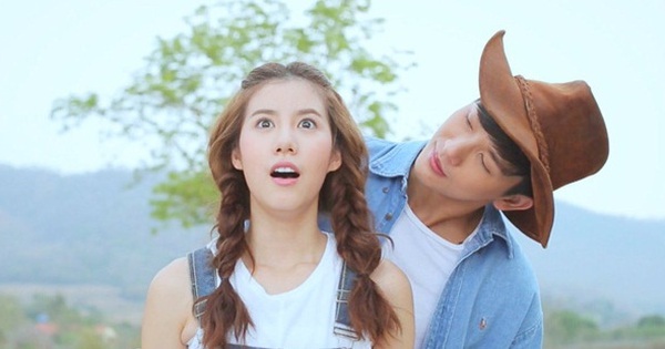 Eshakni soradi va yalaydi Eshakni soradi va yalaydi