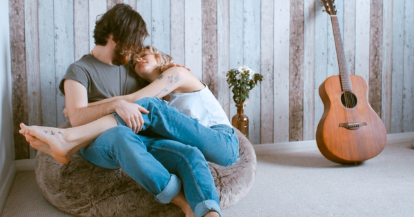 Trong tình yêu, muốn không ai cảm thấy cô đơn thì hãy quan tâm nhau thật nhiều