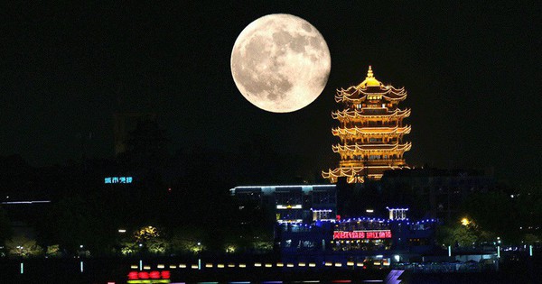 Trung Quốc sắp sửa lắp luôn “mặt trăng nhân tạo” trên trời để không phải bật nhiều đèn đường, đỡ tốn điện