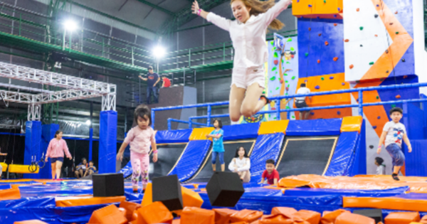 Trung tȃm giải trί bạt nhún Jump Arena khai trương chi nhánh mới tại khu vực cȏng viên Lê Thị Riêng