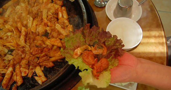 Câu chuyện đằng sau món lườn gà xào cay Dakgalbi, món ăn hấp dẫn nhất ở Chuncheon (Hàn Quốc)