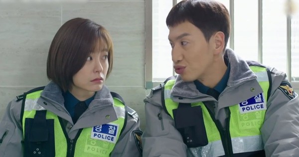 "Live" của Lee Kwang Soo: Câu chuyện cảnh sát dí dỏm mà ...