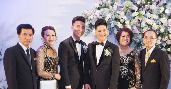 Bố mẹ hai bên gia đình có mặt đông đủ trong đám cưới của biên đạo John Huy Trần và bạn trai Nhiệm Huỳnh