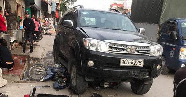Vụ xe 'điên' gây tai nạn thương tâm ở Hà Nội: Mẹ gãy chân nằm viện không hay biết con gái 7 tuổi đã mất