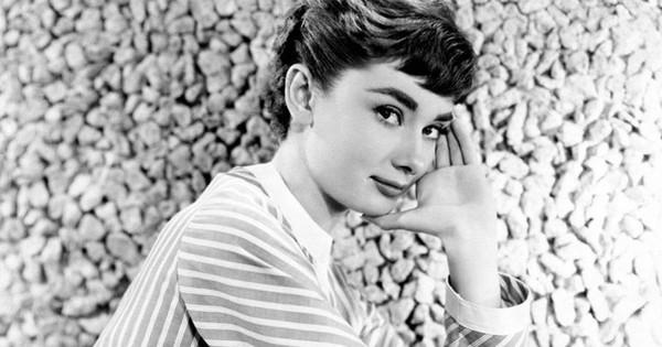 Chỉ có thể là biểu tượng thời trang Audrey Hepburn: Diện đồ tối giản, đậm chất “tomboy” mà vẫn đẹp đến nao lòng