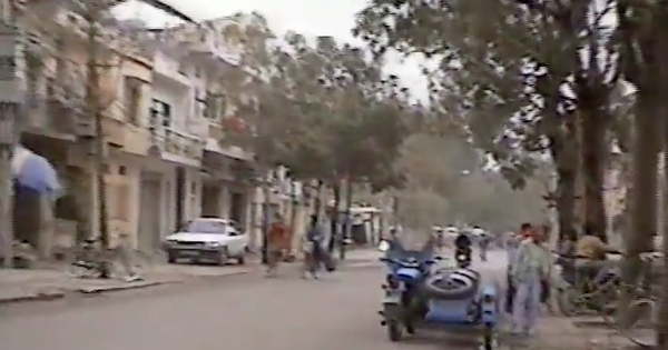 Mùng 1 Tết Hà Nội năm 1995: Một Hà Nội vẫn còn đường đất, không cờ hoa xác pháo và bình yên đến lạ