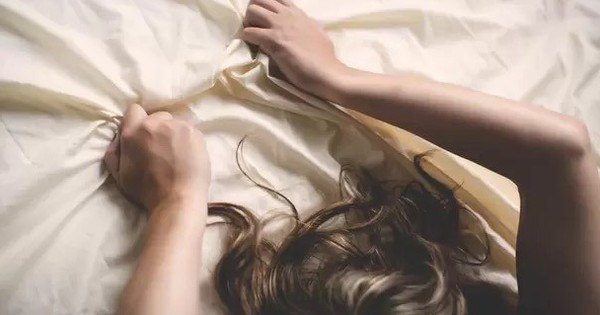 Cô gái tử vong sau 5 tiếng ''yêu đương'' không ngừng nghỉ