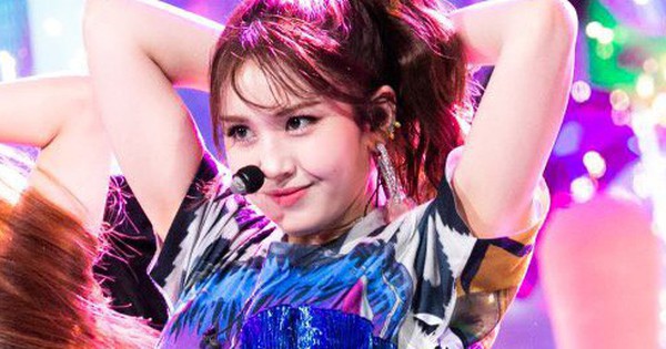 “Nhọ” như Somi: Lên sân khấu mãi mới được khen nhưng lại mất hết “spotlight” vì lí do này