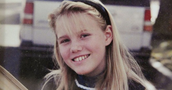 Bé gái 11 tuổi bị bắt cóc và giam cầm suốt 18 năm bất ngờ xuất hiện trở lại cùng 2 đứa con, hung thủ nhận án 431 năm tù