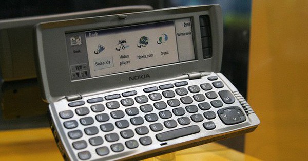 Nokia Pocket Computer Nhìn lại Nokia 9210 Communicator: Chiếc điện thoại trong mơ của những ...